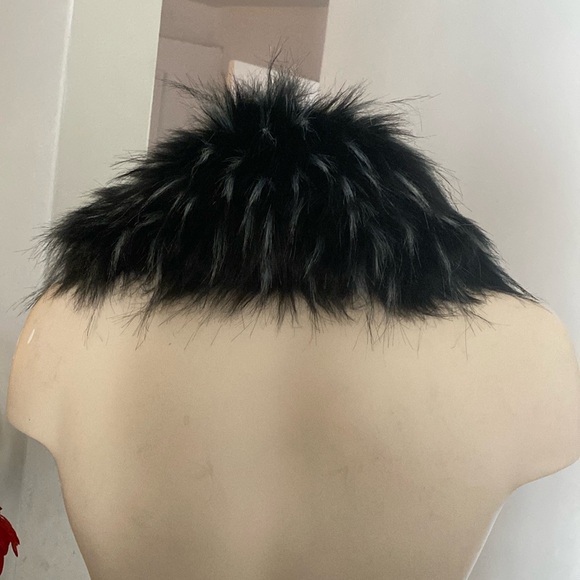 Bella black and gray Faux fur collar - Picture 5 of 11